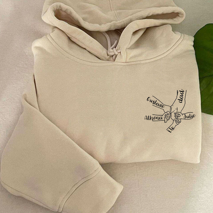 Hoodie Personnalisé avec Noms Brodés et Motif 'Tenir ta Main' – Cadeau Familial Unique