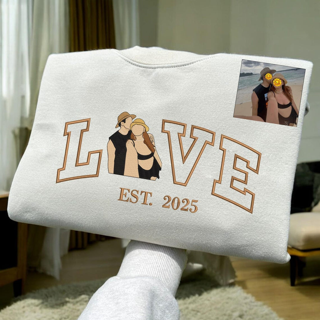 Sweat-shirt personnalisé brodé photo couple LOVE Est Année