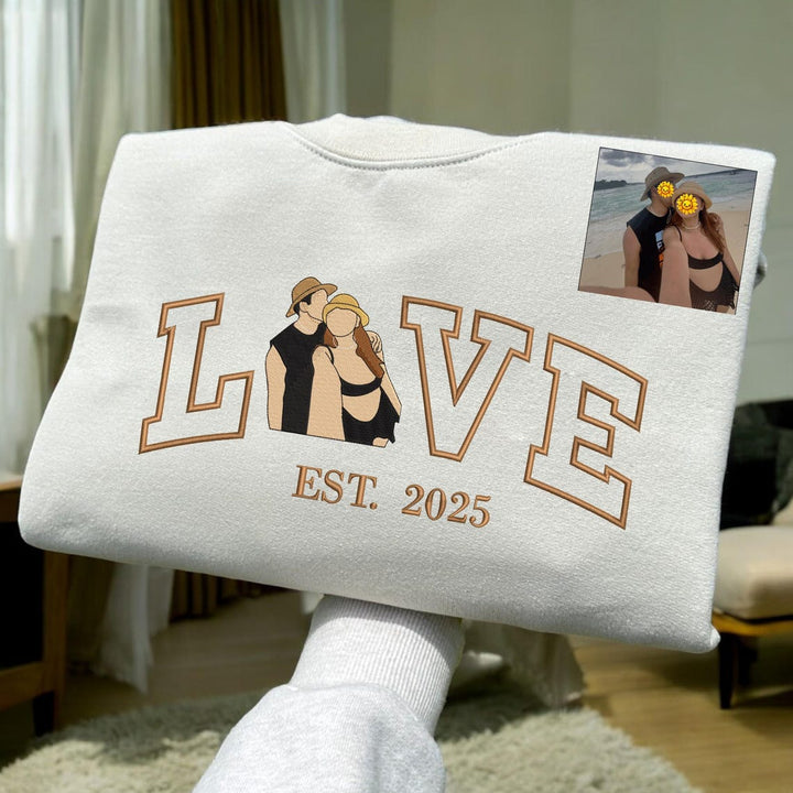 Sweat-shirt personnalisé brodé photo couple LOVE Est Année