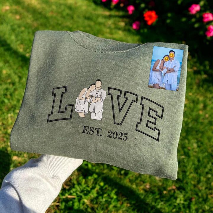 Sweat-shirt personnalisé brodé photo couple LOVE Est Année