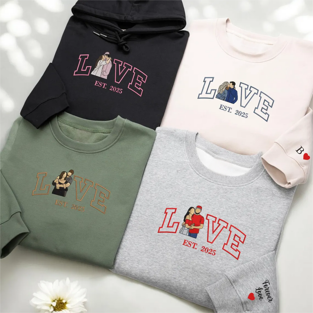Sweat-shirt personnalisé brodé photo couple LOVE Est Année