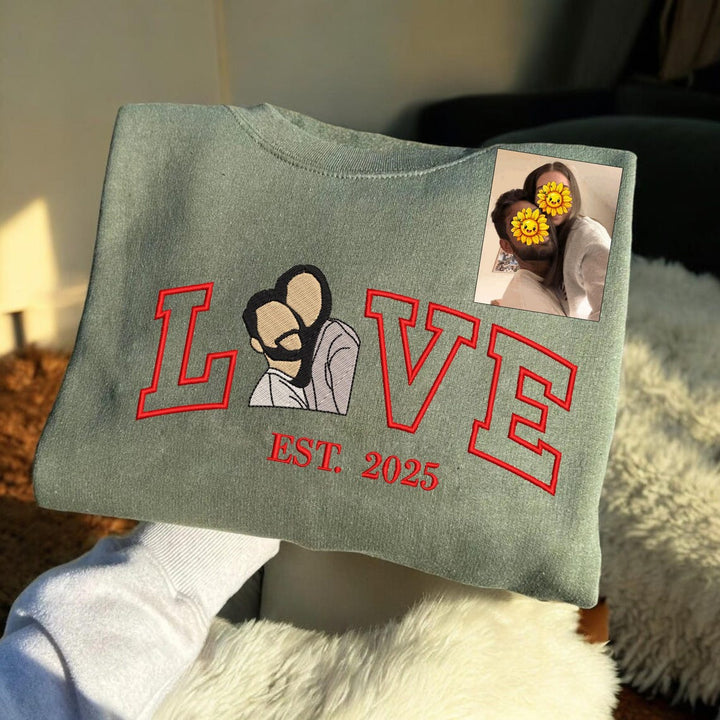 Sweat-shirt personnalisé brodé photo couple LOVE Est Année