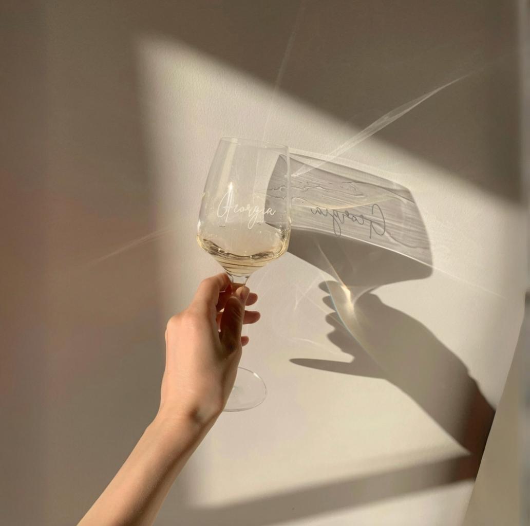 Verres à vin blanc personnalisés : le cadeau idéal pour les amateurs de vin