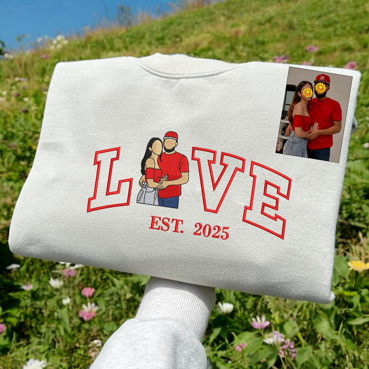 Sweat-shirt personnalisé brodé photo couple LOVE Est Année