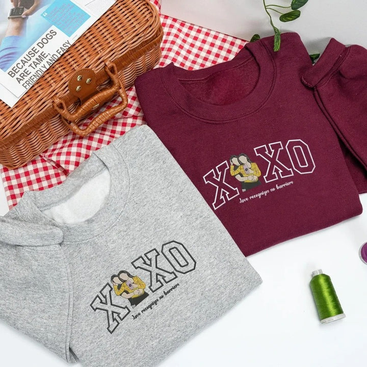 Sweat-shirt XOXO brodé personnalisé avec portrait de couple