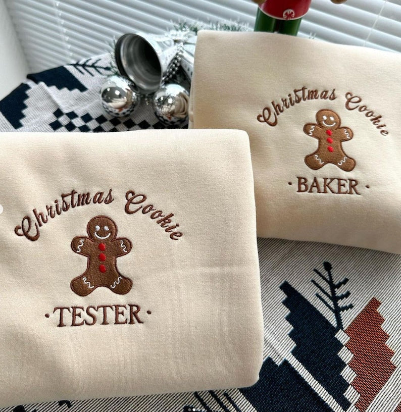 Sweat-shirt brodé Christmas Cookie Baker Gingerbread