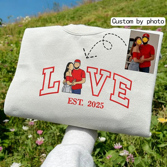 Sweat-shirt personnalisé brodé photo couple LOVE Est Année