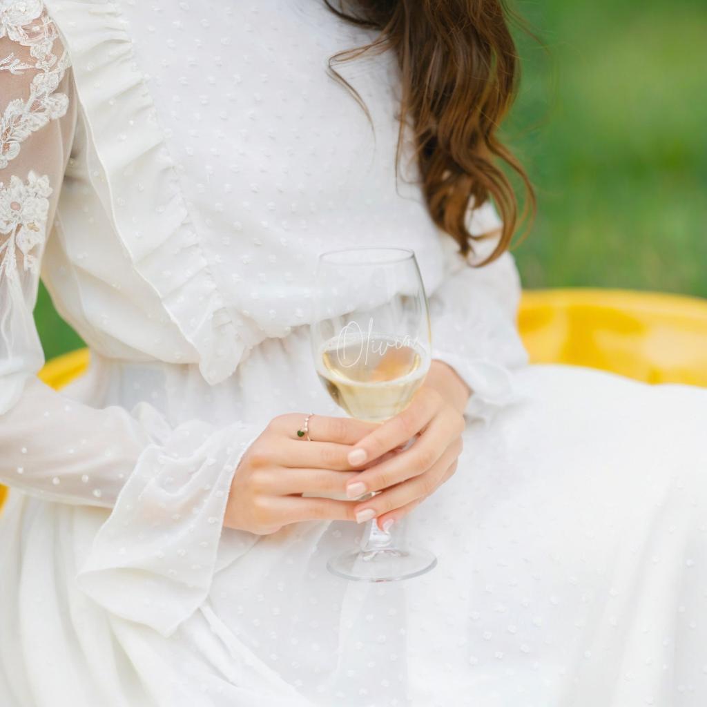 Verres à vin blanc personnalisés : le cadeau idéal pour les amateurs de vin