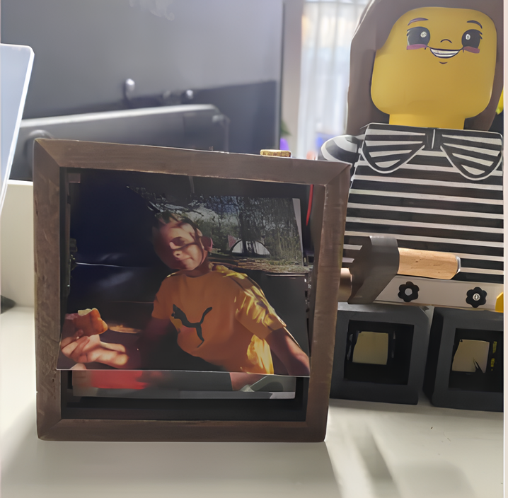 Boîte à Flipbook à Manivelle pour la Famille – Cadeau Unique et Émotionnel