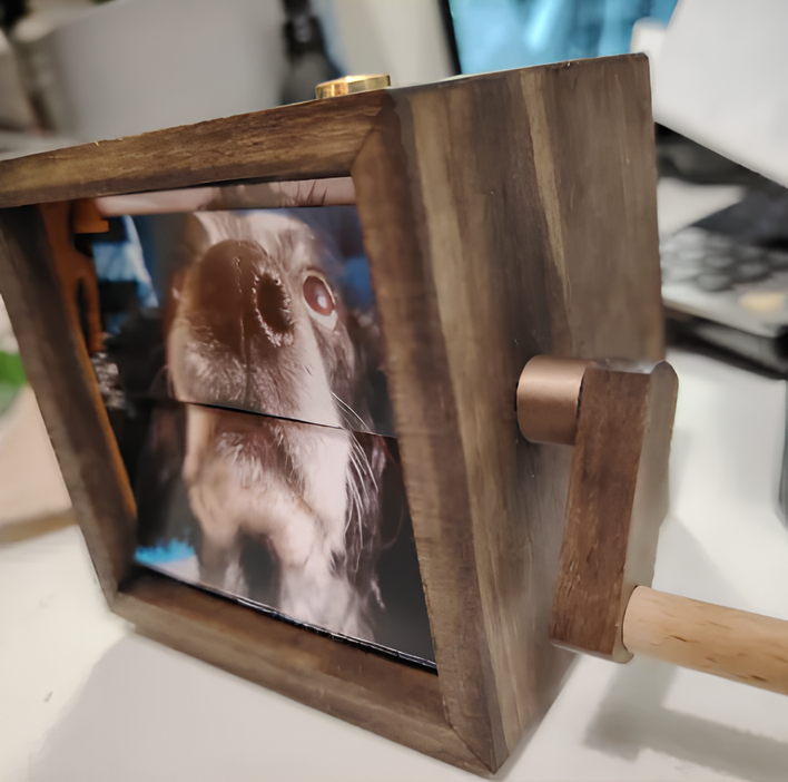 Boîte à Flipbook à Manivelle pour la Famille – Cadeau Unique et Émotionnel