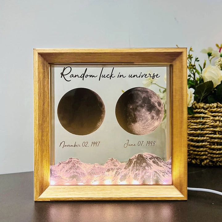 Cadre lunaire personnalisé: Célébrez la rencontre et la naissance avec un cadeau unique en bois.