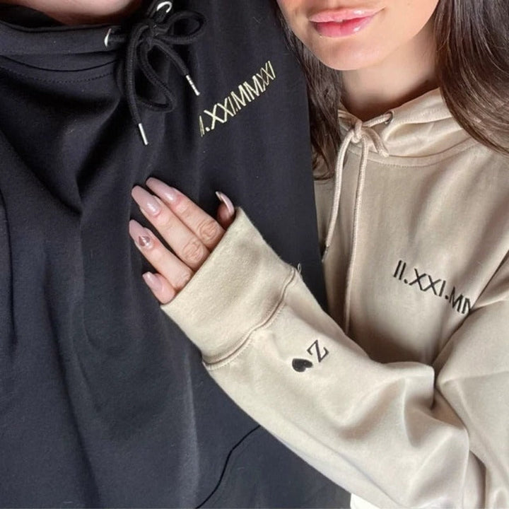 Sweat-shirt pour couple avec date et chiffres romains brodéssur mesure