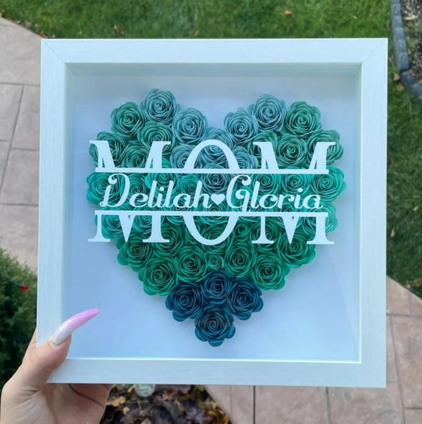 Cadeau de Boîte d'Ombre en Forme de Cœur avec Monogramme de Fleurs pour Maman